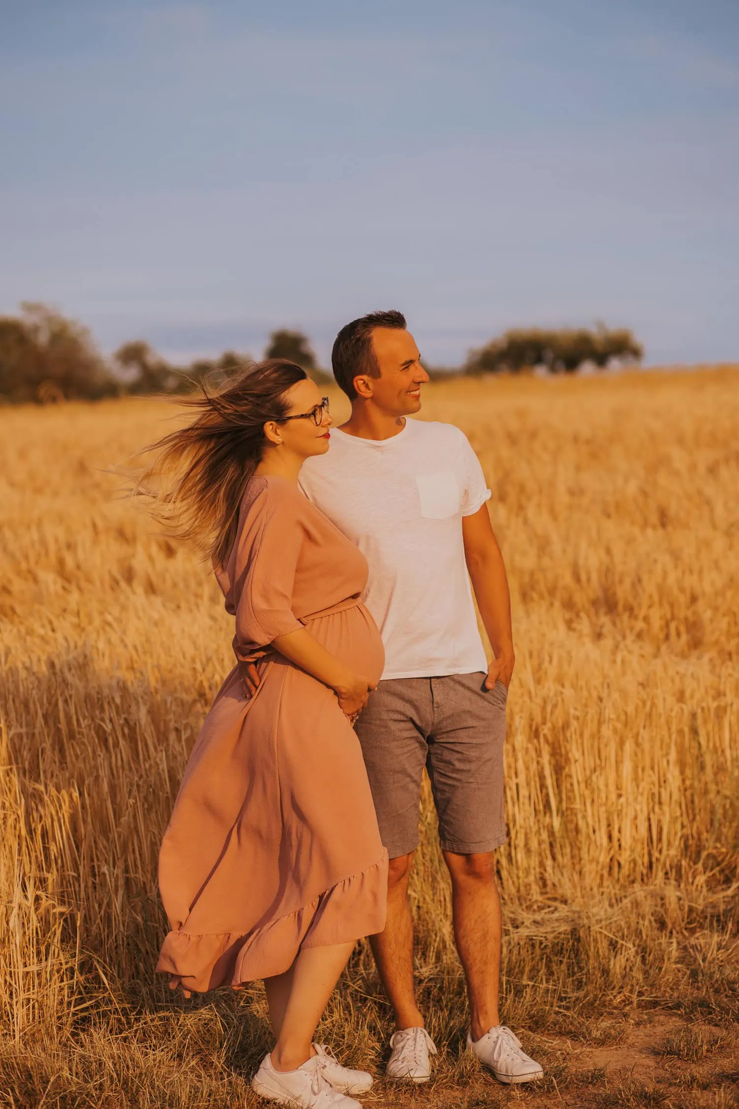 Babybauch, Schwanger, hebamme, bald Mama, Elternwerden, Babybauchfotos, Babybauchbilder, Schwangerschaft, emotinale Babybauchbilder, Familie, Fotograf, Fotografin, Stuttgart, Karlsruhe, Enzkreis, Illingen, Ludwigsburg, Heilbronn, Pforzheim, Bietigheim Bissingen, Vaihingen Enz, Babybbauchfotoshooting, Babybauchbilder mit Familie, Babybauchfotograf, Babybauchparty, Babyparty, Geschenke zur Geburt, Liebevolle Bilder, Geschenk Geburt, babyfotos, baby bilder, Geschenk zur Geburt, natürliche Fotografie, Babybauchbilder mit Familie, Schwagerschaftskleid, Umstandskleid, besondere Fotos,