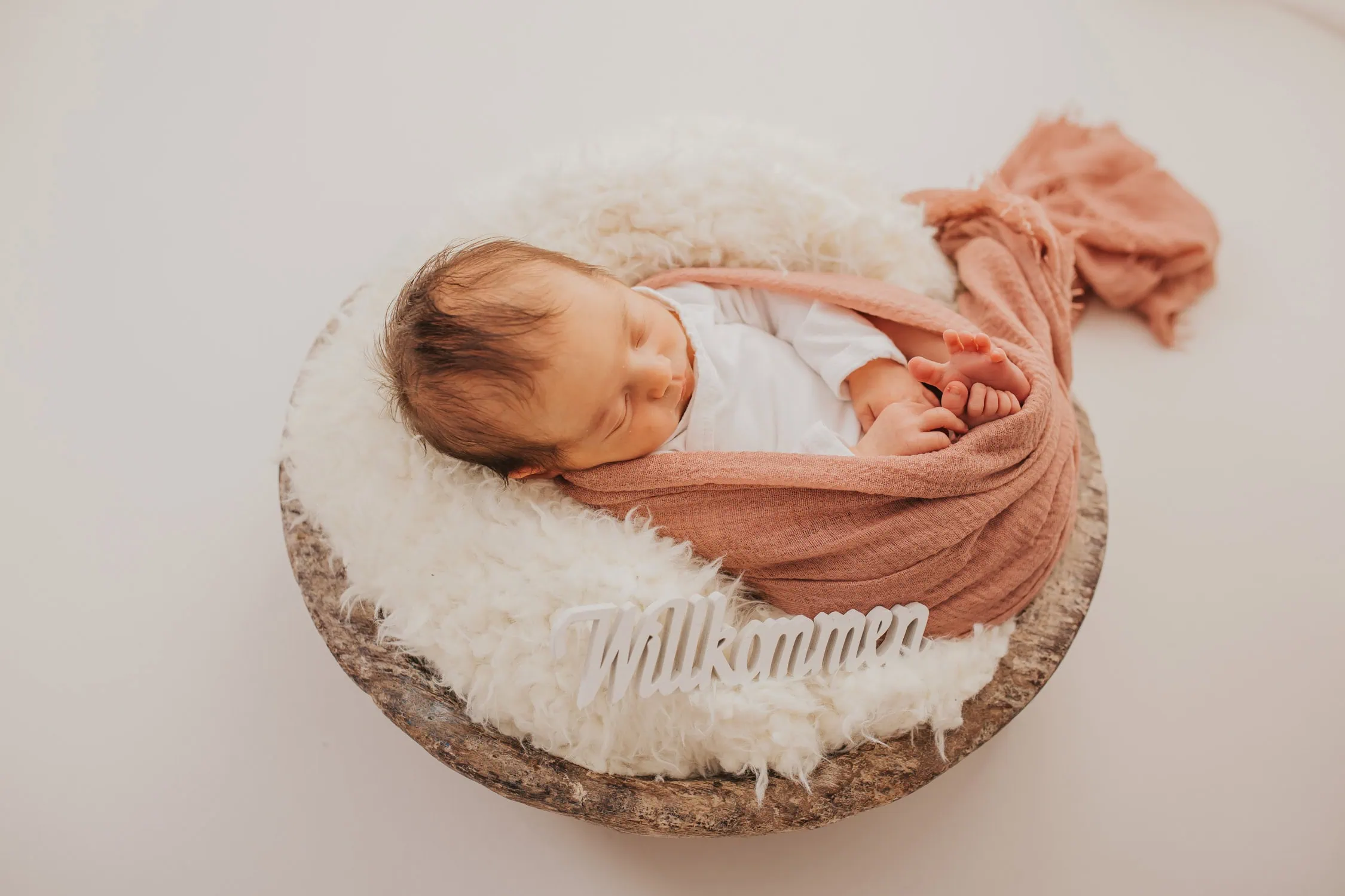 babyfotograf, Neugeborenenbilder, Babyfotoshooting, kleines Wunder, babygalerie, Kreisssaal, Fotograf, Babyfotograf Stuttgart, Babyfotografie Stuttgart, babyfotos stuttgart, babyfotograf ludwigsburg, bretten Heilbronn, enzkreis Karlsruhe, bietigheim bissingen,heilbronn, pforzheim, Babybauchparty, Babyparty, Geschenke zur Geburt, Liebevolle Bilder, Geschenk Geburt, babyfotos, baby bilder, Geschenk zur Geburt, natürliche Fotografie, Babybauchbilder mit Familie, Schwangerschaftskleid, Umstandskleid, besondere Fotos, babybilder mit Familie, Babybilder mit Geschwister, babyfotos mit Geschwister, Geschenkidee zur Geburt, Hebamme